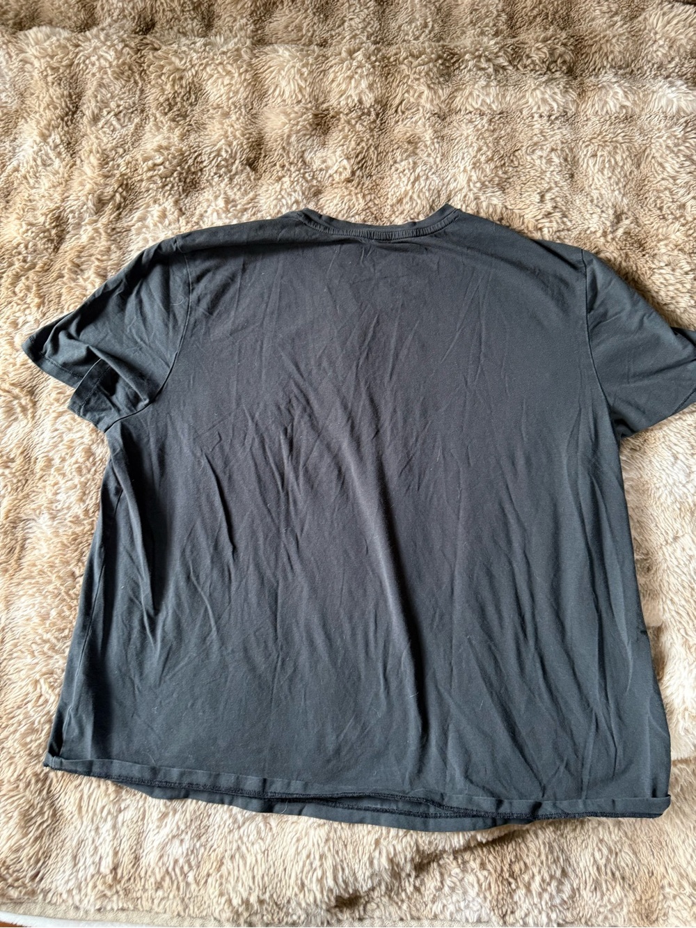 Vuori Black Short Sleeve energy T-Shirt - Picture 4 of 6